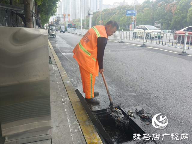 雙節(jié)“不打烊”！駐馬店市環(huán)衛(wèi)工人全員堅守 守護(hù)城市潔凈底色