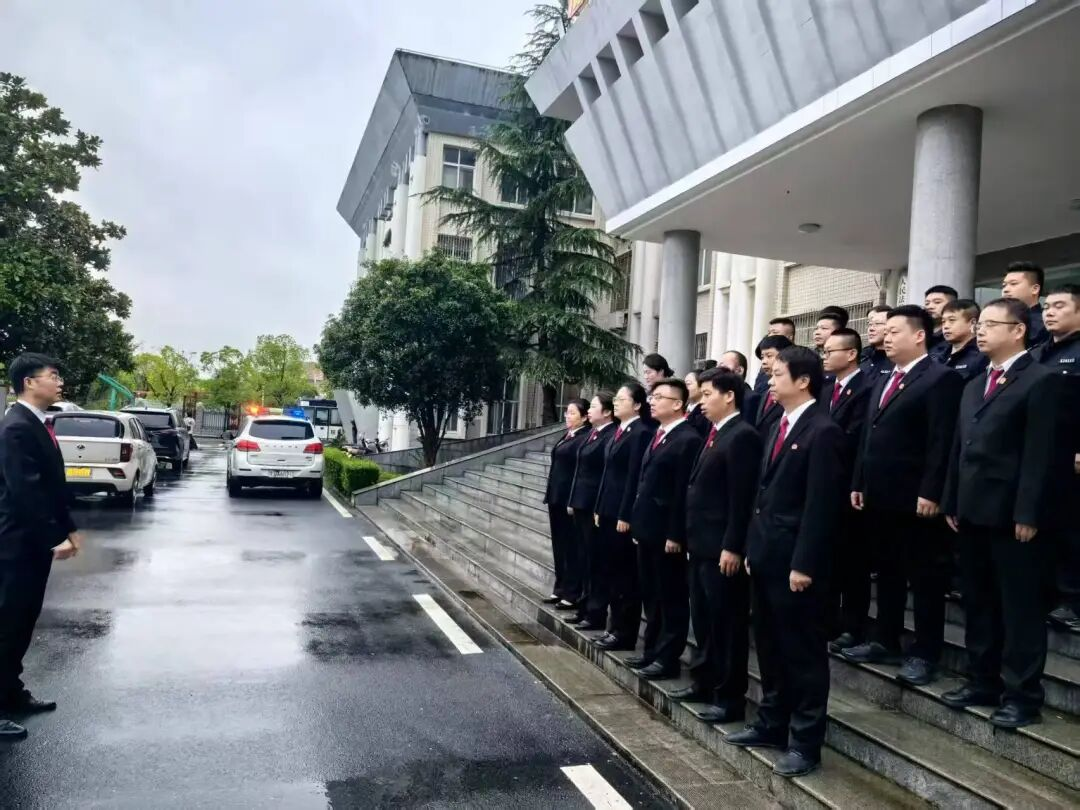 正陽(yáng)法院“雙節(jié)”前開展周六集中執(zhí)行行動(dòng)