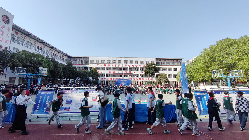 西平縣教育局成功舉辦全縣首屆科普月暨首屆科技節(jié)活動(dòng)