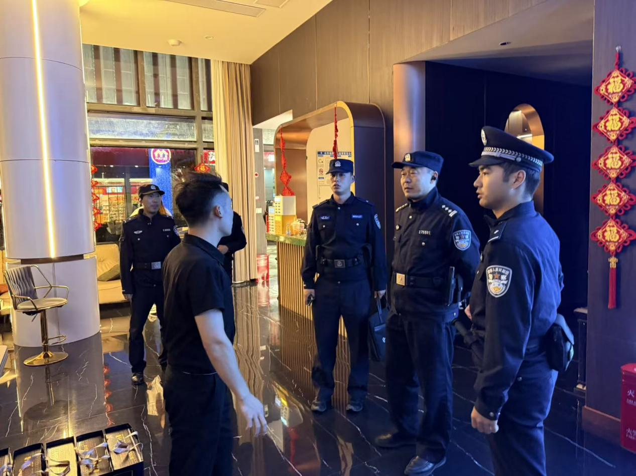 民警聞慶:扎根社區(qū)的“平安守護(hù)者”