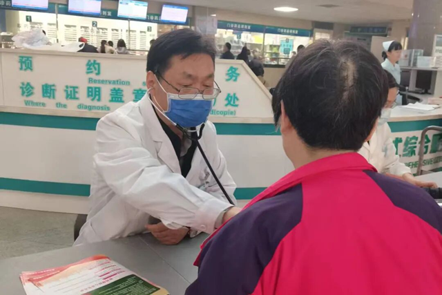 健康體重 理想血壓：駐馬店市第一人民醫(yī)院開(kāi)展全國(guó)高血壓日義診活動(dòng)