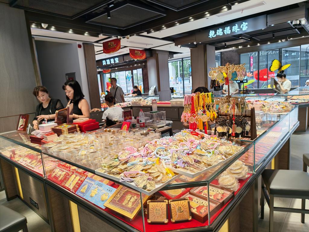 年內(nèi)漲約50%！金價(jià)為何一路高歌？