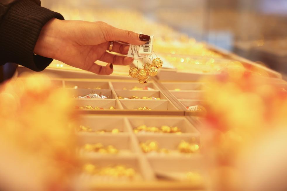 年內(nèi)漲約50%！金價(jià)為何一路高歌？