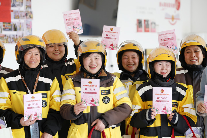 “每一位婦女都是時代的書寫人、追夢的奮斗者”——以習(xí)近平同志為核心的黨中央引領(lǐng)推動新時代婦女事業(yè)發(fā)展和婦聯(lián)工作紀實