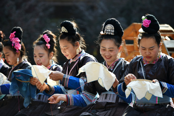 “每一位婦女都是時代的書寫人、追夢的奮斗者”——以習(xí)近平同志為核心的黨中央引領(lǐng)推動新時代婦女事業(yè)發(fā)展和婦聯(lián)工作紀實