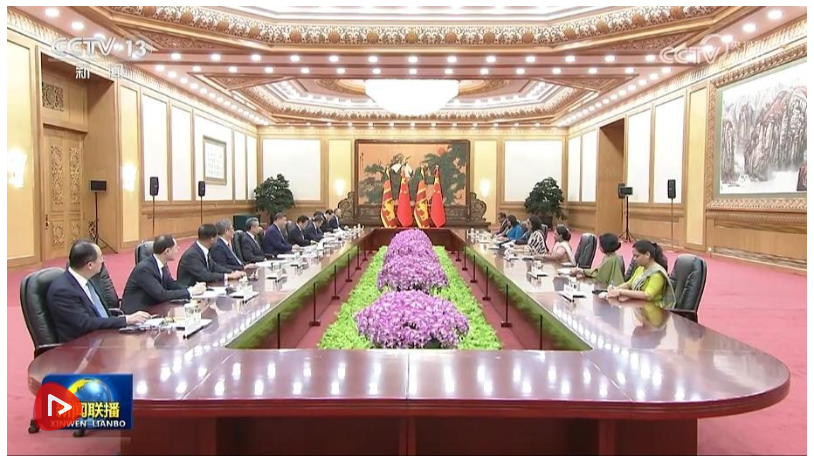 習近平會見斯里蘭卡總理阿馬拉蘇里亞