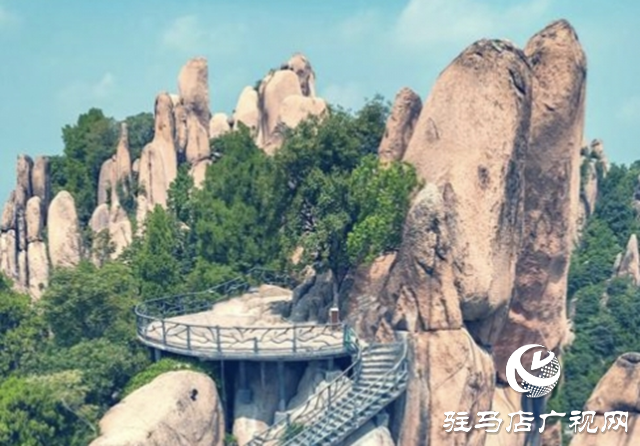 駐馬店:秋日美景藏不住 奇山古鎮(zhèn)繪詩意畫卷