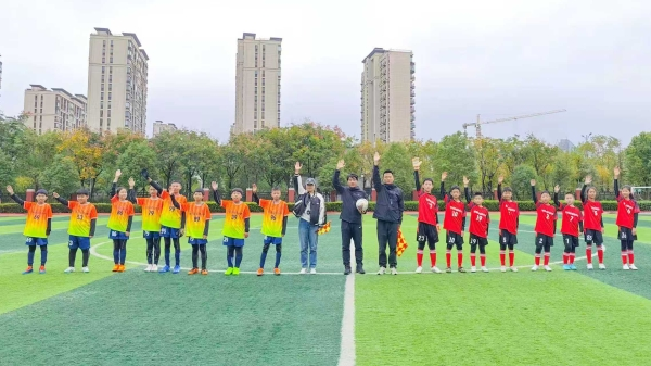 2025助力校園足球 點(diǎn)燃青春夢想——駐馬店實(shí)驗(yàn)小學(xué) “校長杯” 足球賽激情開場