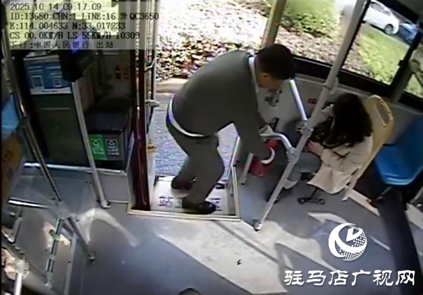 駐馬店:公交司機聯(lián)手撲滅自燃車 日常應(yīng)急演練顯實效??