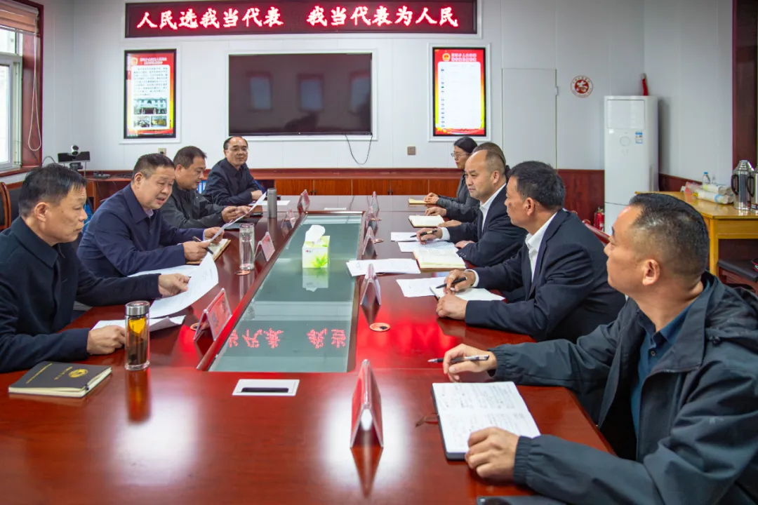 市檢察院黨組書記、檢察長(zhǎng)鄭清朝到正陽(yáng)縣閭河鄉(xiāng)代表聯(lián)絡(luò)站參加活動(dòng)