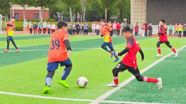 2025助力校園足球 點(diǎn)燃青春夢想——駐馬店實(shí)驗(yàn)小學(xué) “校長杯” 足球賽激情開場