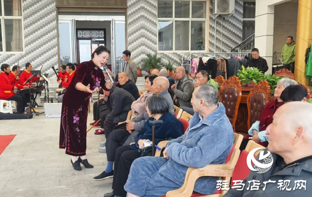 泌陽(yáng)縣:戲曲下鄉(xiāng)活動(dòng)走進(jìn)養(yǎng)老中心 經(jīng)典唱段溫暖老人心?