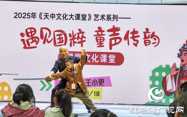 駐馬店：豫劇專場走進校園 童心體驗國粹魅力??