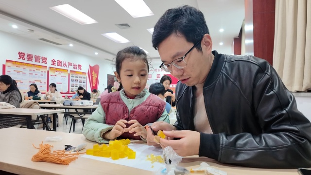 駐馬店市總工會舉辦周末公益課桂花葡萄香皂制作活動