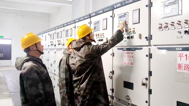 國網(wǎng)平輿縣供電公司：冒雨特巡 確保電網(wǎng)安全穩(wěn)定運行