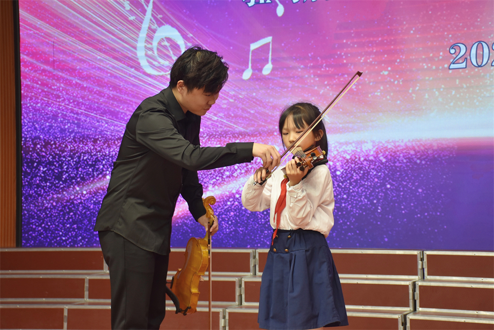 馬店第二實(shí)驗(yàn)小學(xué)開展確山提琴文化進(jìn)校園活動