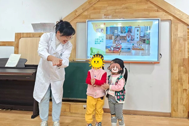 “手”護(hù)成長，健康相伴：駐馬店市第一人民醫(yī)院風(fēng)濕免疫科走進(jìn)恒基名都幼兒園開展健康科普活動