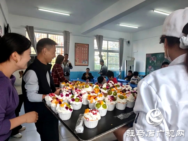 米亞烘焙蛋糕店走進(jìn)平輿縣特殊教育學(xué)校開展愛心捐贈(zèng)與烘焙教學(xué)活動(dòng)