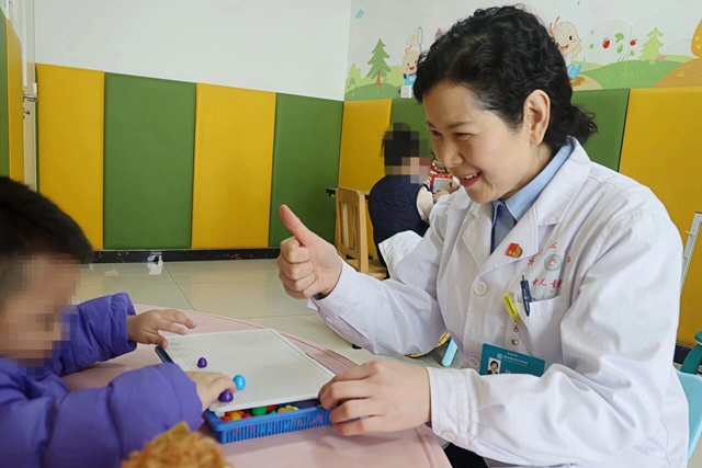 袁俊梅醫(yī)生：用愛與專業(yè)守護“折翼天使”康復路