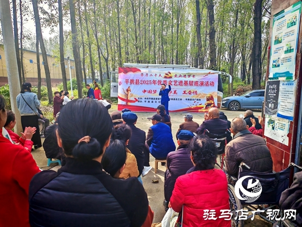 平輿縣文化館重陽節(jié)前夕走進辛店鄉(xiāng)敬老院開展慰問演出