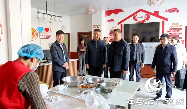  平輿縣政協(xié)組織專題視察組圍繞“完善城鎮(zhèn)困難職工解困脫困救助體系建設(shè)”主題開展實地視察