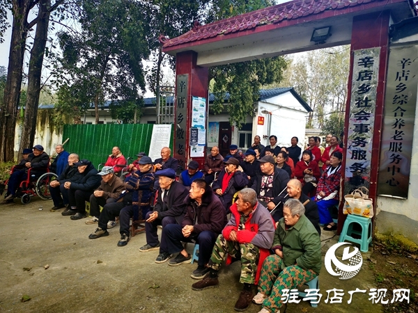 平輿縣文化館重陽(yáng)節(jié)前夕走進(jìn)辛店鄉(xiāng)敬老院開展慰問演出