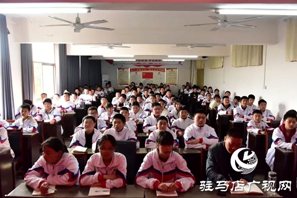 平輿公安走進(jìn)平輿二中開展法治與反詐宣傳活動(dòng)筑牢青少年安全防線