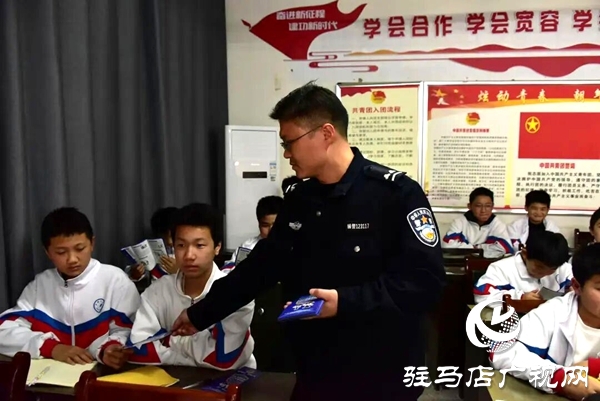 平輿公安走進(jìn)平輿二中開展法治與反詐宣傳活動(dòng)筑牢青少年安全防線