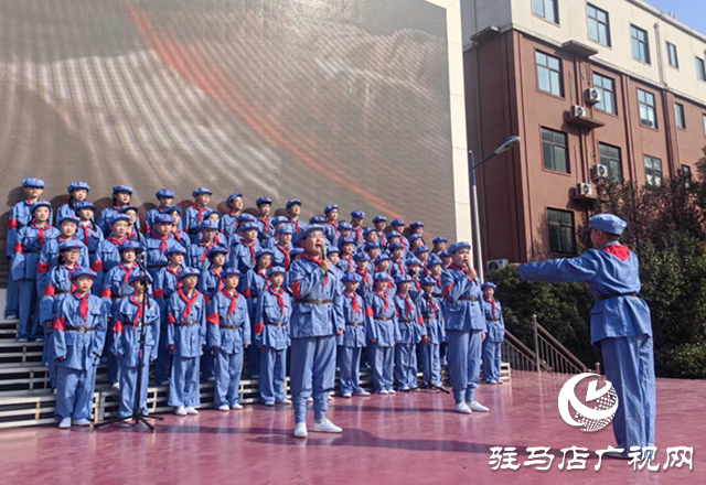 駐馬店市第四中學(xué)舉行紅歌傳唱匯報(bào)表演 ?