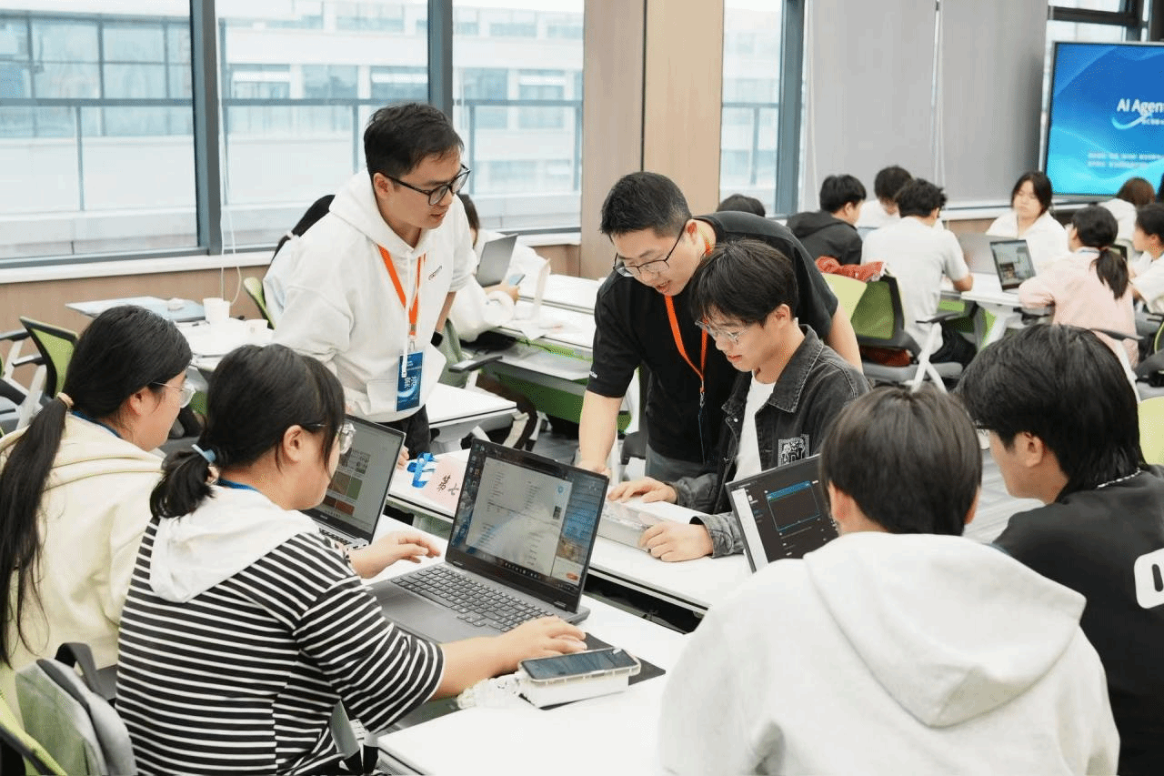  智匯青春AI賦能 實踐筑夢未來發(fā)展: 駐馬店職業(yè)技術(shù)學(xué)院信息工程學(xué)院攜手網(wǎng)易（駐馬店）聯(lián)合創(chuàng)新中心開展AI Agent專題訓(xùn)練營