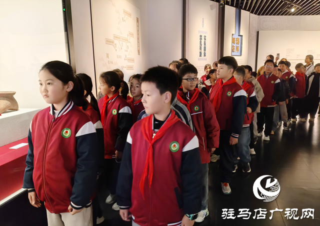 駐馬店經(jīng)濟(jì)開發(fā)區(qū)金雀路小學(xué)開展“探尋蔡國歷史 感受文化魅力”親子主題實(shí)踐活動?