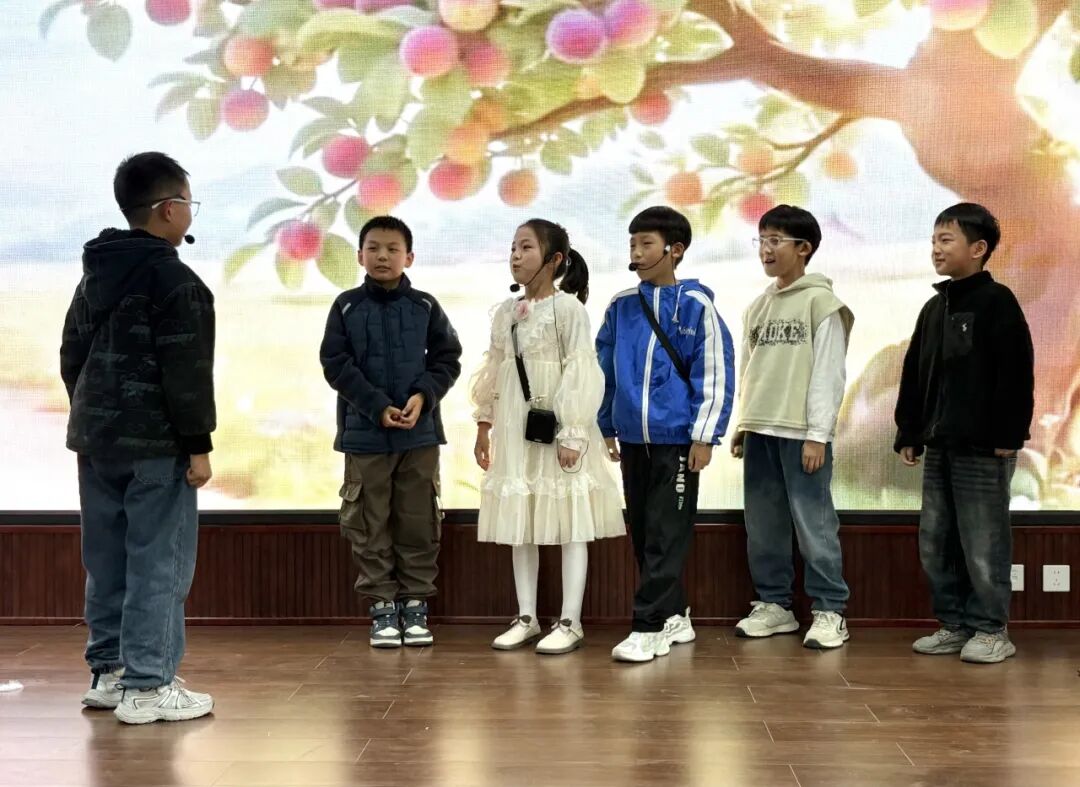 駐馬店市第六小學(xué)開展紅帆映經(jīng)典 課本“劇”精彩--課本劇展演