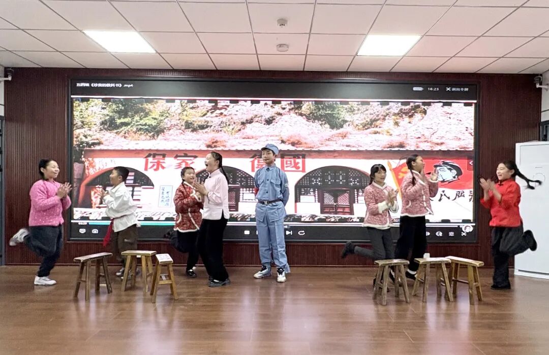 駐馬店市第六小學(xué)開展紅帆映經(jīng)典 課本“劇”精彩--課本劇展演