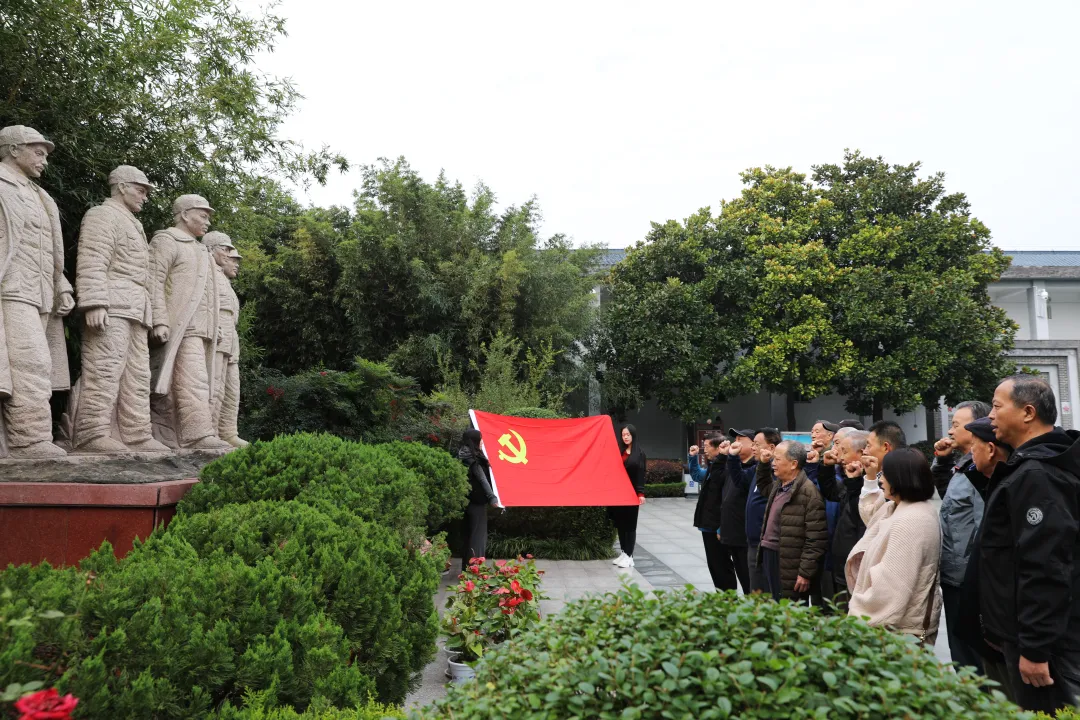 驛城區(qū)檢察院組織離退休老干部到竹溝革命紀(jì)念館參觀學(xué)習(xí)
