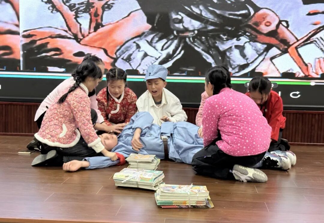 駐馬店市第六小學(xué)開展紅帆映經(jīng)典 課本“劇”精彩--課本劇展演