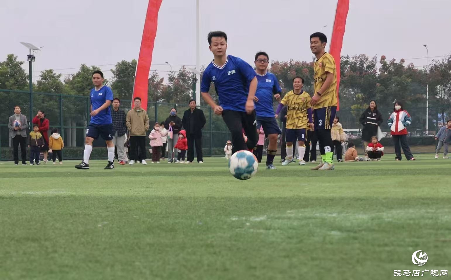 正陽縣首屆“新聯(lián)杯”公益足球賽激情開賽