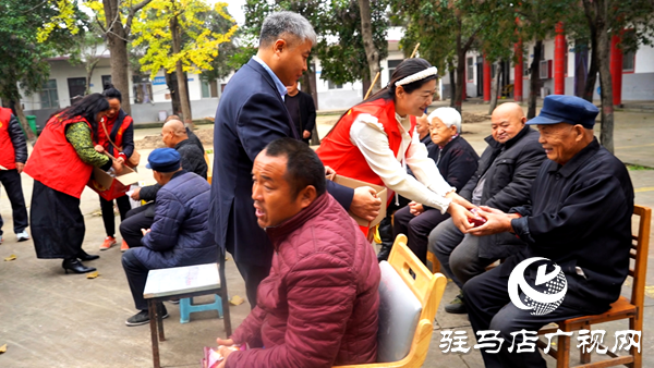 平輿縣身邊好人協(xié)會(huì)重陽節(jié)到東皇街道敬老院開展“弘揚(yáng)敬老美德 情暖重陽佳節(jié)”主題活動(dòng)