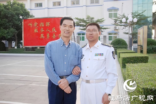 人民海軍心向黨