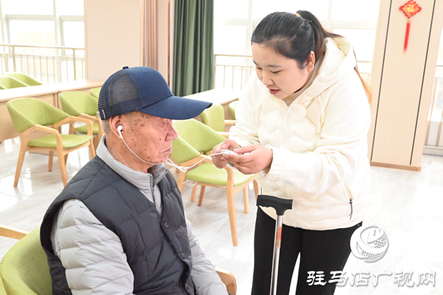 駐馬店市康復(fù)輔具協(xié)會(huì)：重陽(yáng)節(jié)捐贈(zèng)助聽器 科技助力老人美好生活??