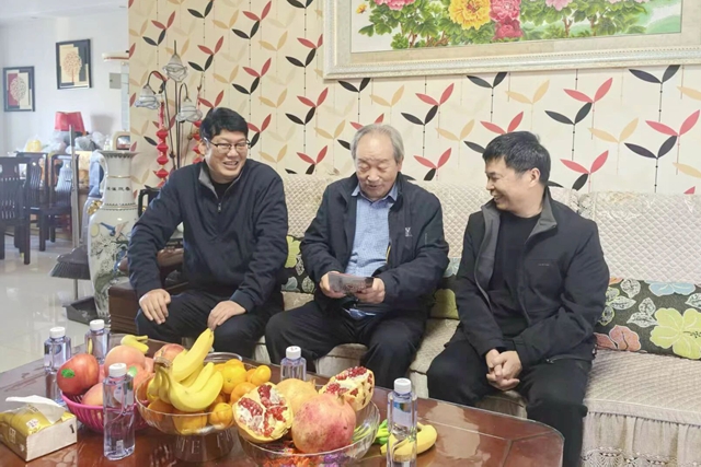 重陽(yáng)敬老暖金秋 深情慰問(wèn)傳溫情——駐馬店市中心醫(yī)院開(kāi)展離退休老職工慰問(wèn)活動(dòng)