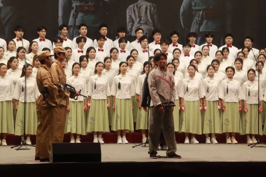 以歌為帆_逐夢(mèng)青春華章——黃淮學(xué)院合唱比賽
