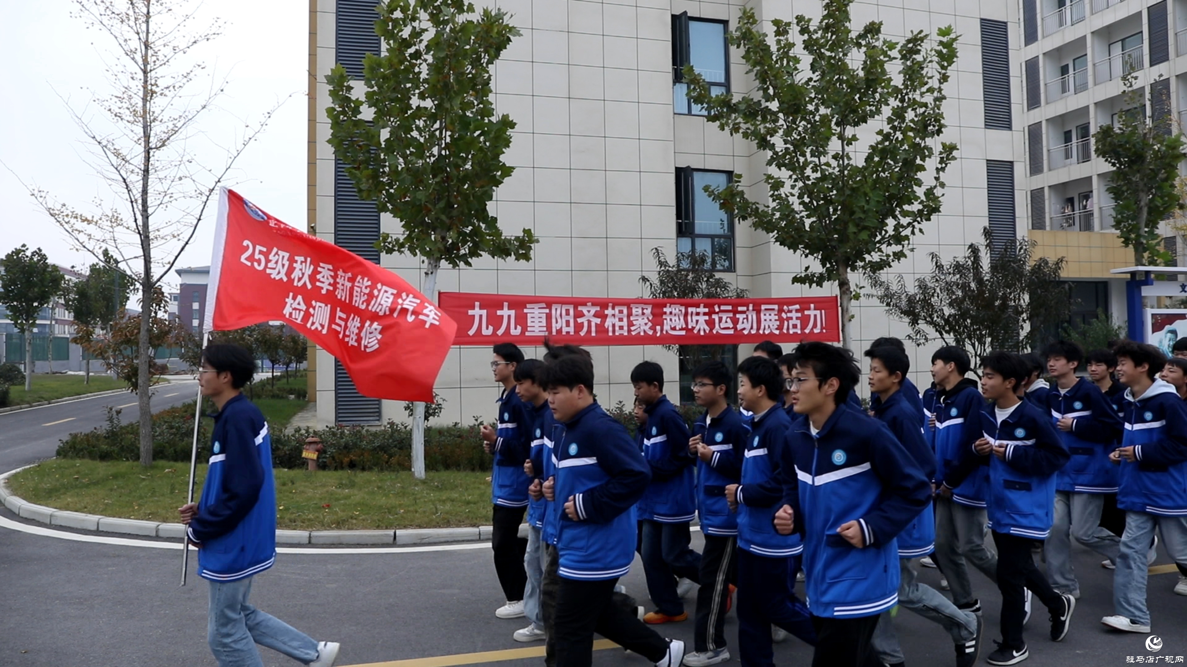 正陽縣技工學(xué)校：師生同樂慶重陽 凝心聚力展風(fēng)采