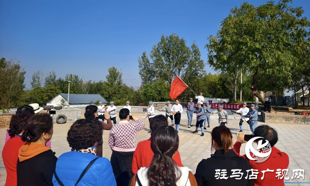 泌陽縣文藝宣講走進(jìn)昌莊村 助力“芳香小鎮(zhèn)”文旅融合發(fā)展??
