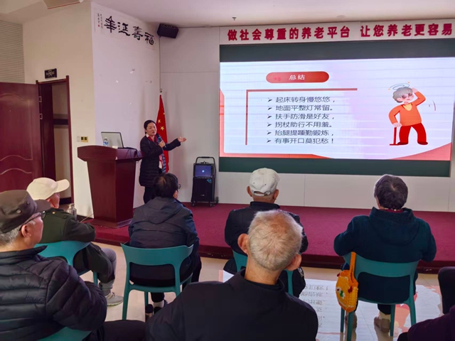 駐馬店市中心醫(yī)院老年醫(yī)學(xué)科——開展情暖重陽，關(guān)愛老人健康科普活動