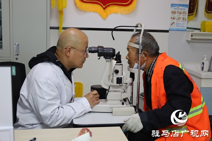 新蔡縣舉行“情暖重陽·光明同行”愛眼公益活動