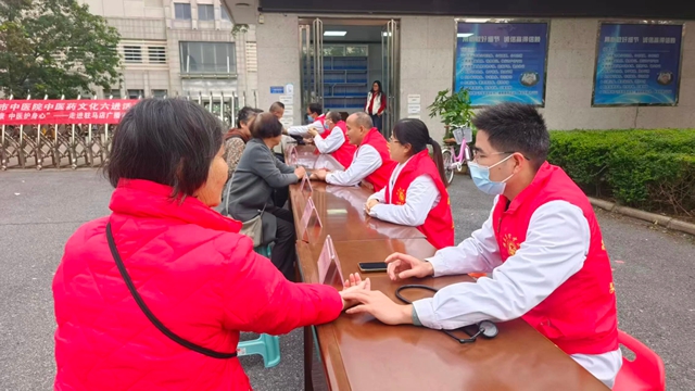 重陽送健康 中醫(yī)護身心——駐馬店市中醫(yī)院健康科普暨義診活動走進市廣播電視臺