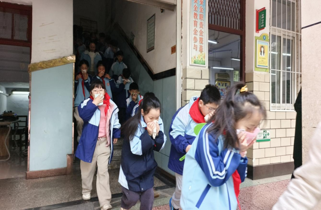 全民消防 生命至上——駐馬店市第三小學(xué)舉行綜合性安全教育實(shí)踐活動(dòng)