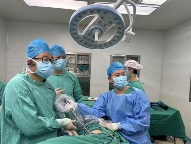 頸腹雙單孔，手術(shù)不開(kāi)胸——駐馬店市中醫(yī)院心胸外科微創(chuàng)技術(shù)實(shí)現(xiàn)新突破