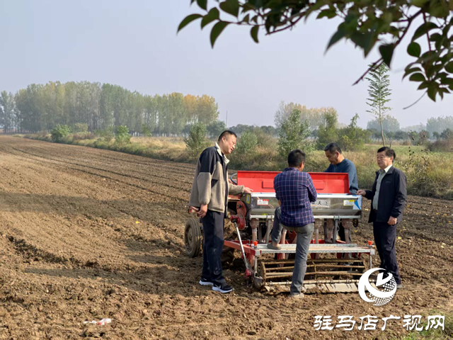 不負農(nóng)時忙秋播 郭集田間繪新景
