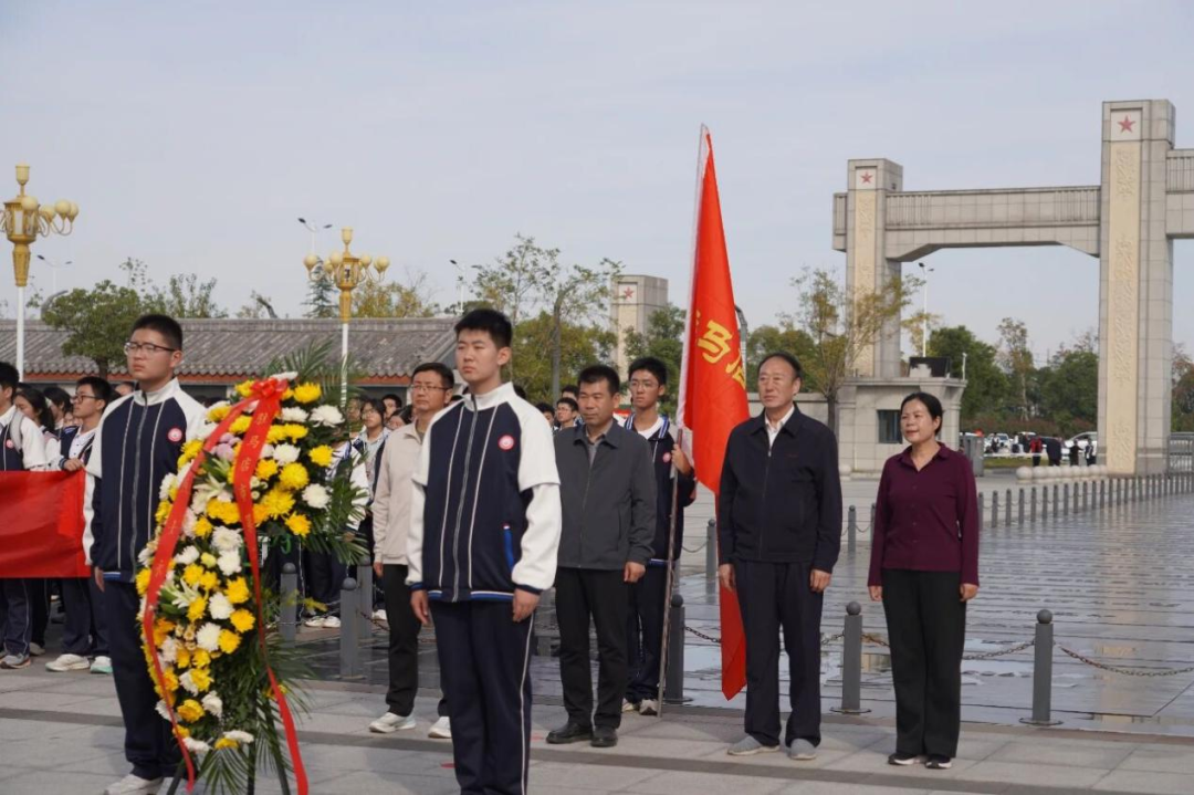 駐馬店市第二高級中學這場“行走的思政課”獲贊無數(shù)